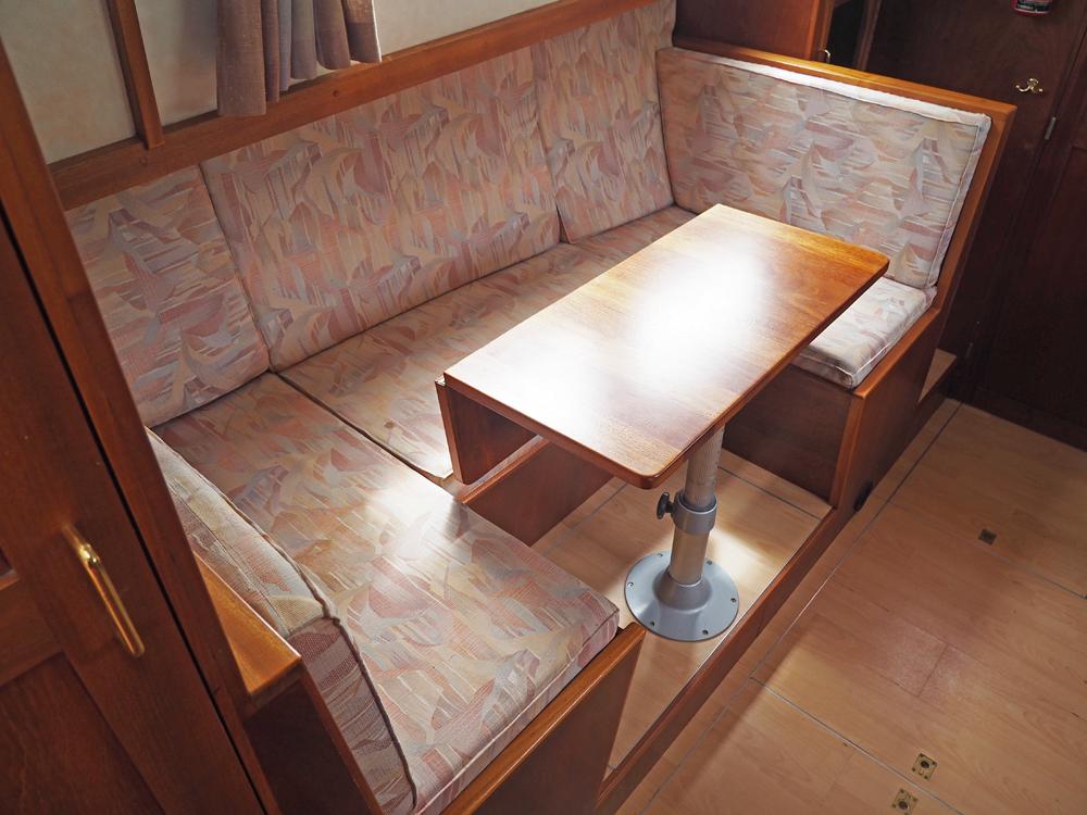 Saloon, Accommodation